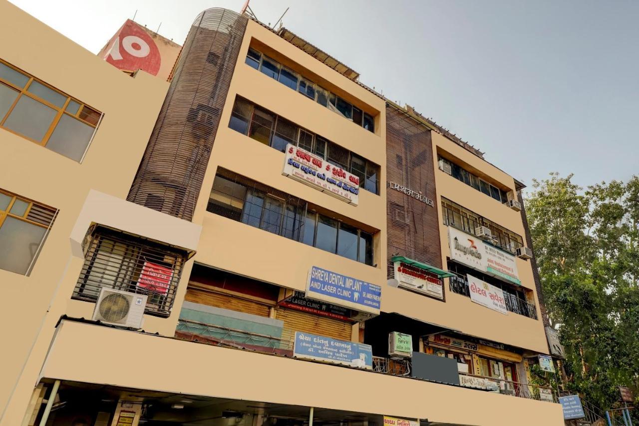 Oyo 67789 Hotel Savera Ahmedabad Exterior foto