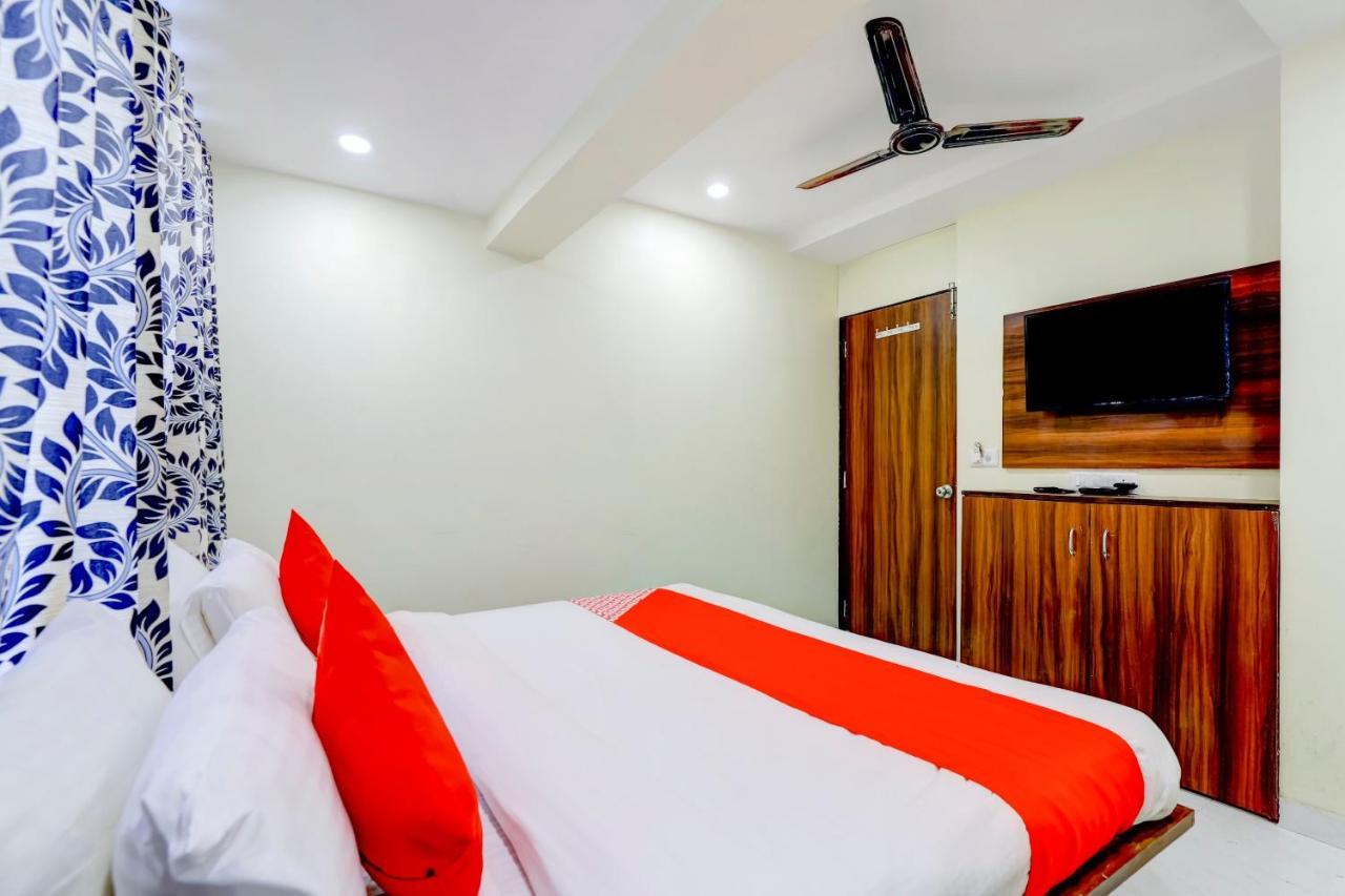 Oyo 67789 Hotel Savera Ahmedabad Exterior foto