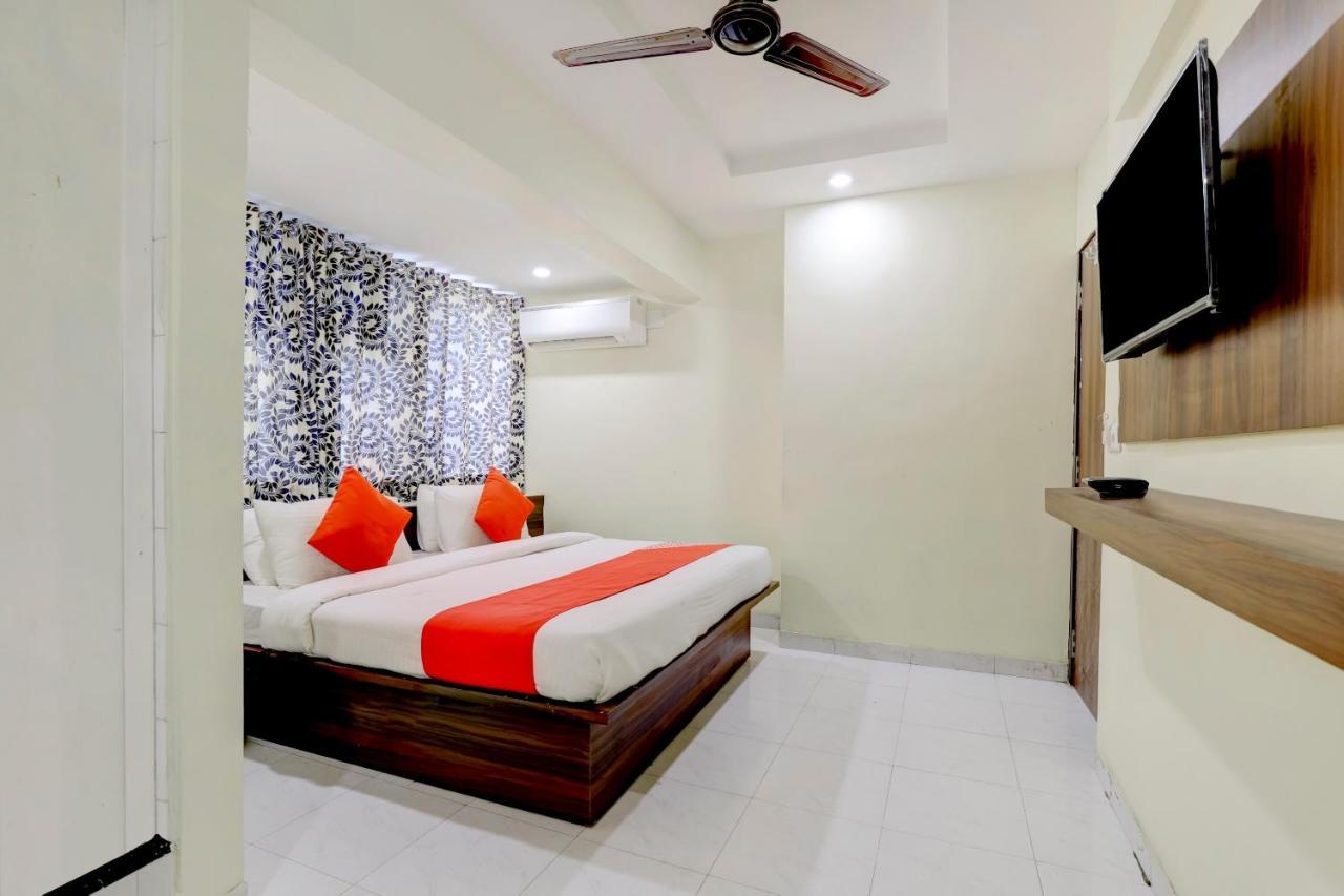 Oyo 67789 Hotel Savera Ahmedabad Exterior foto